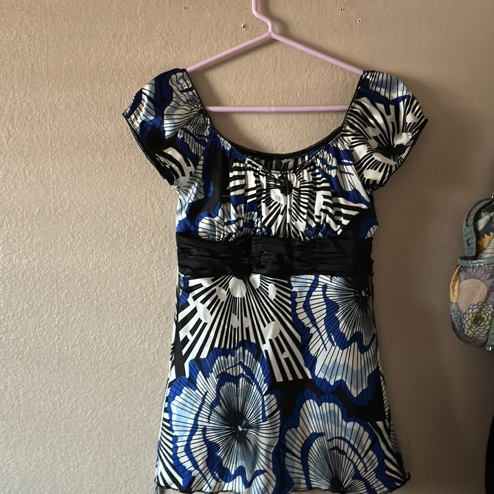 HeartSoul women’s blue/black white flower shirt